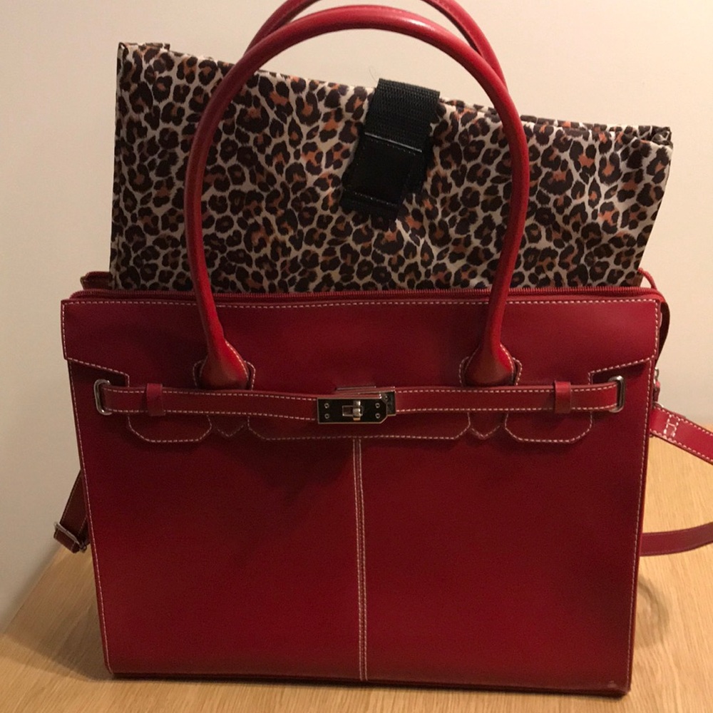 Elegant Red Handbag Set - Picture 4 of 11